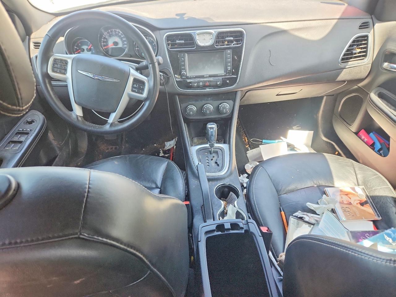 2011 CHRYSLER 200