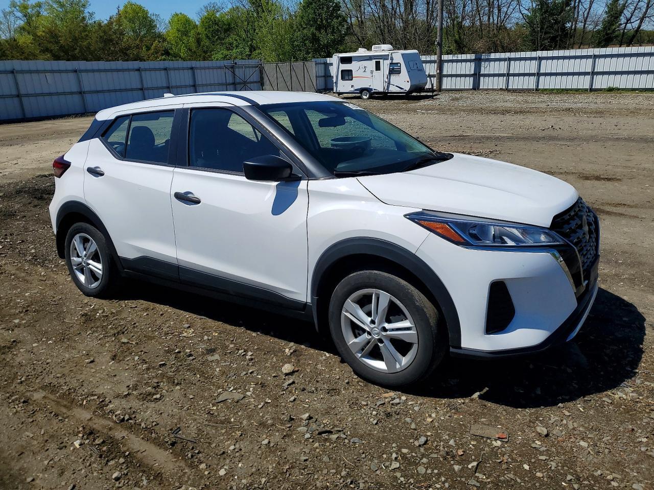 2024 NISSAN KICKS
