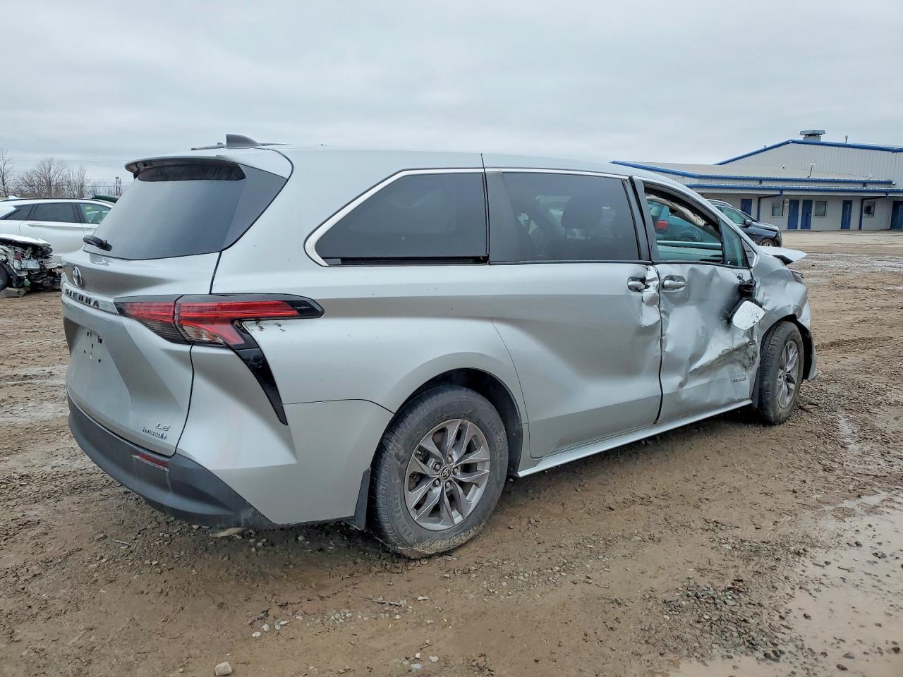 2021 TOYOTA SIENNA