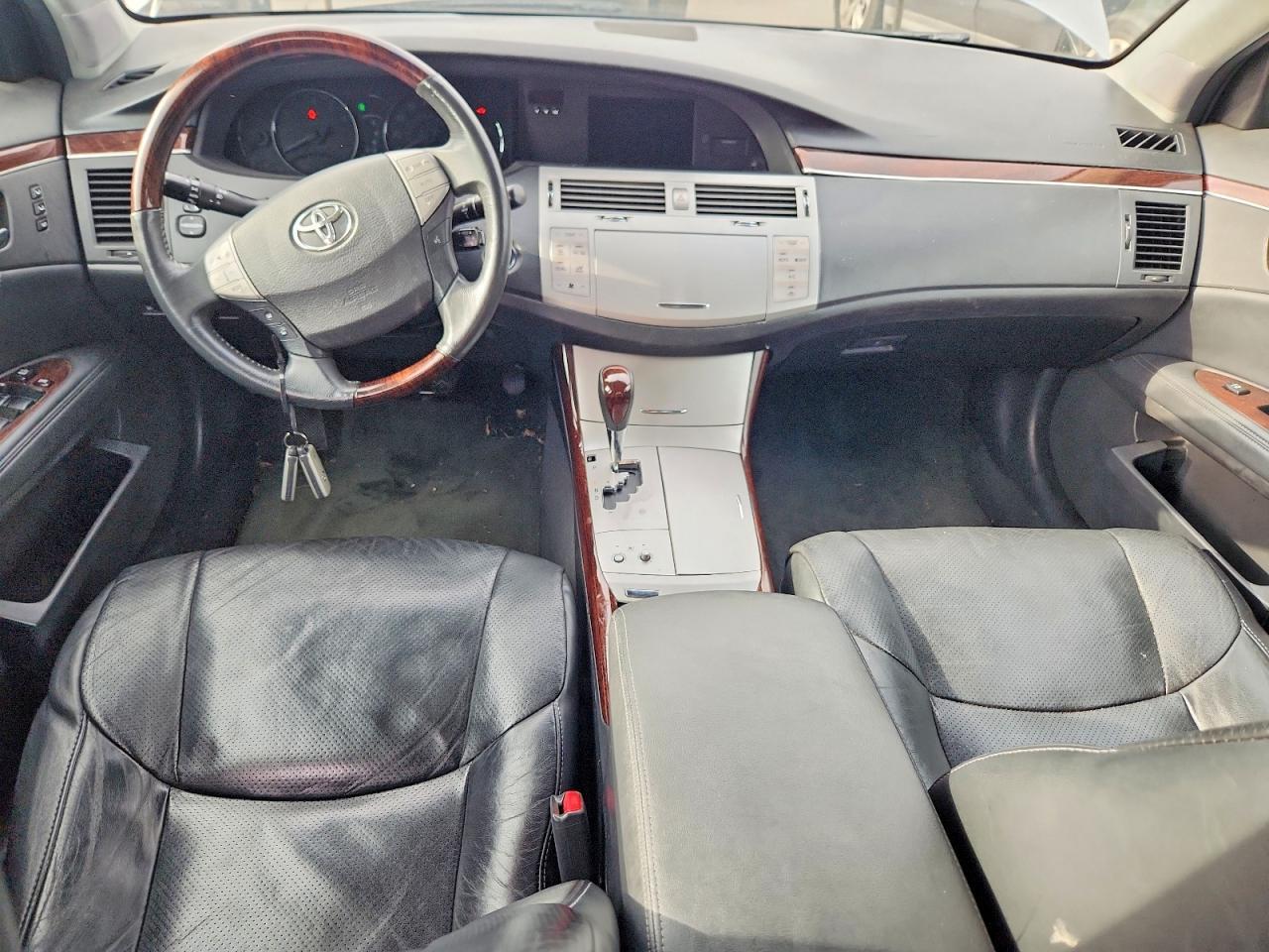 2010 TOYOTA Avalon