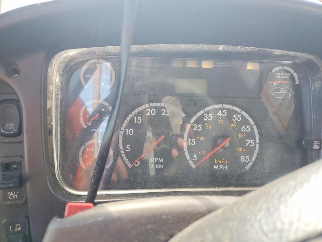 2013 FREIGHTLINER M2 106