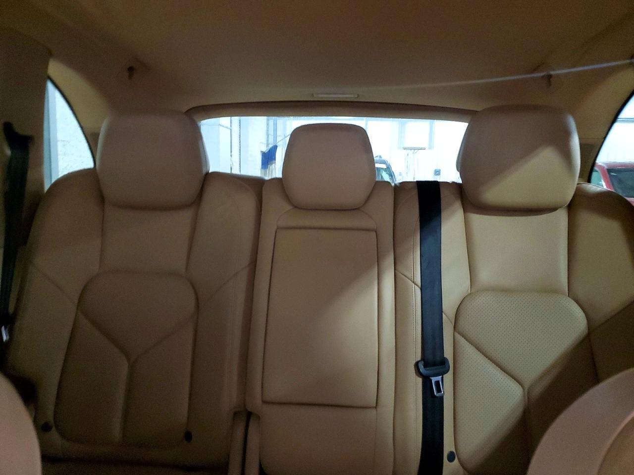 2014 PORSCHE CAYENNE