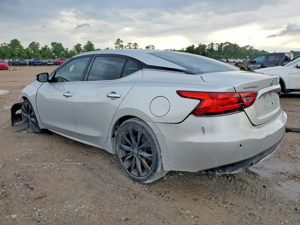 2017 NISSAN Maxima