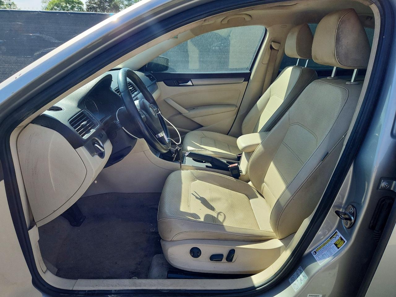 2014 VOLKSWAGEN Passat