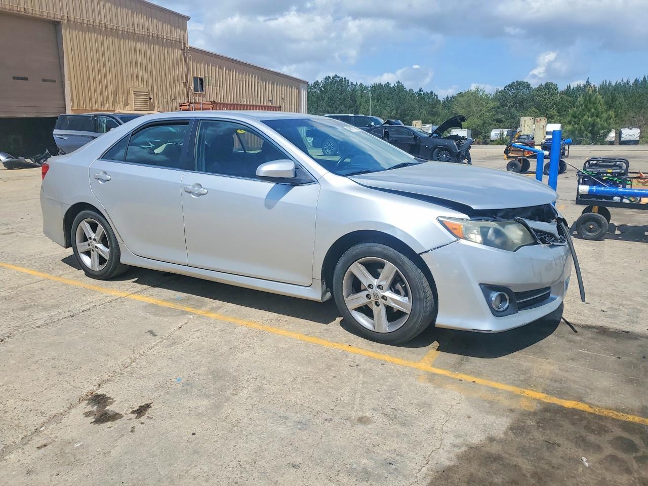 2014 TOYOTA CAMRY