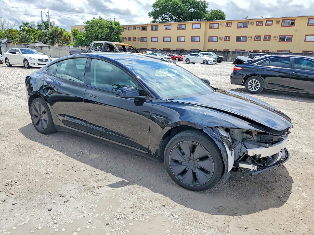 2025 TESLA MODEL 3