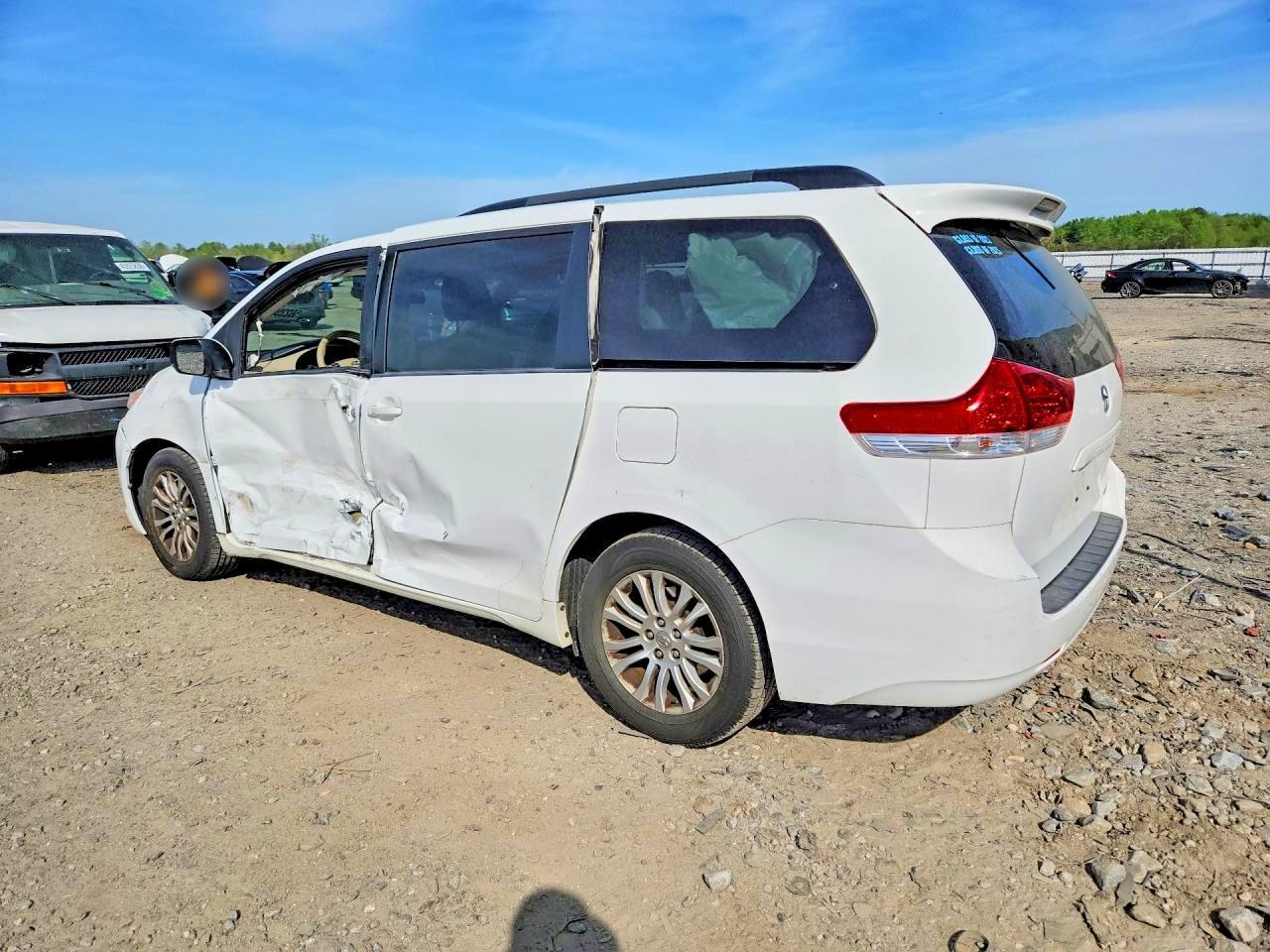 2014 TOYOTA SIENNA