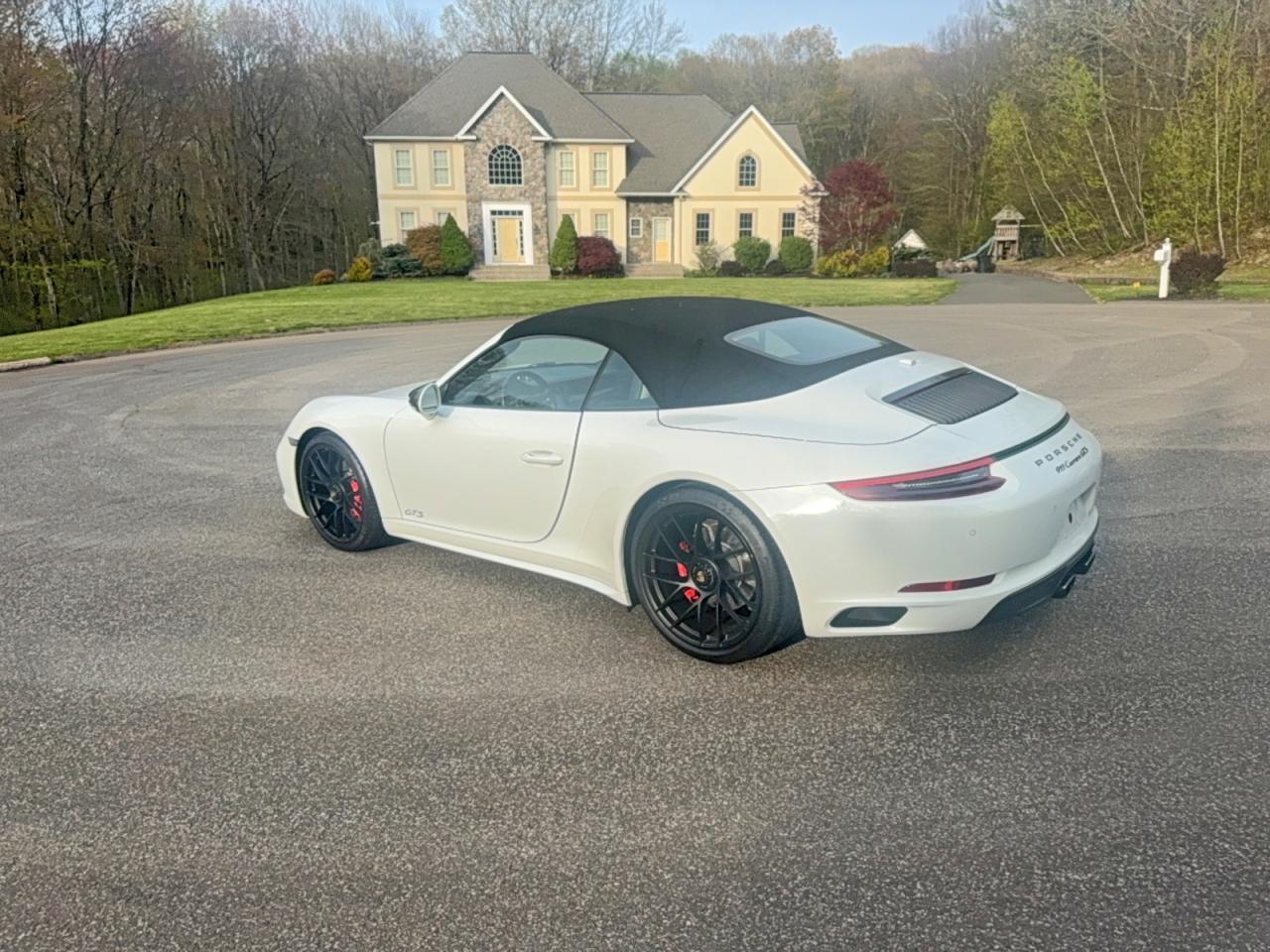 2017 PORSCHE 911