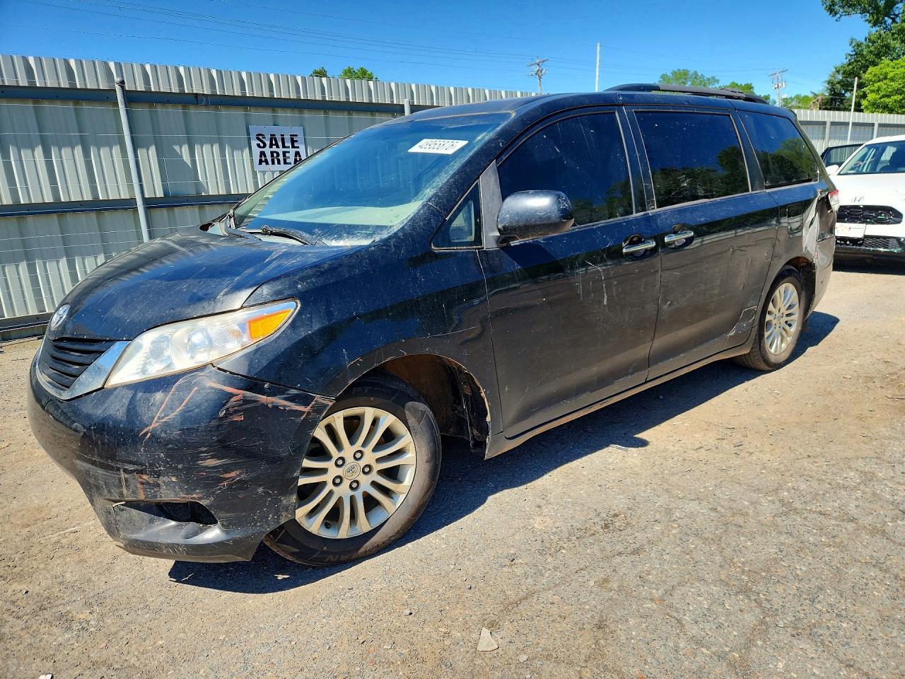 2012 TOYOTA SIENNA