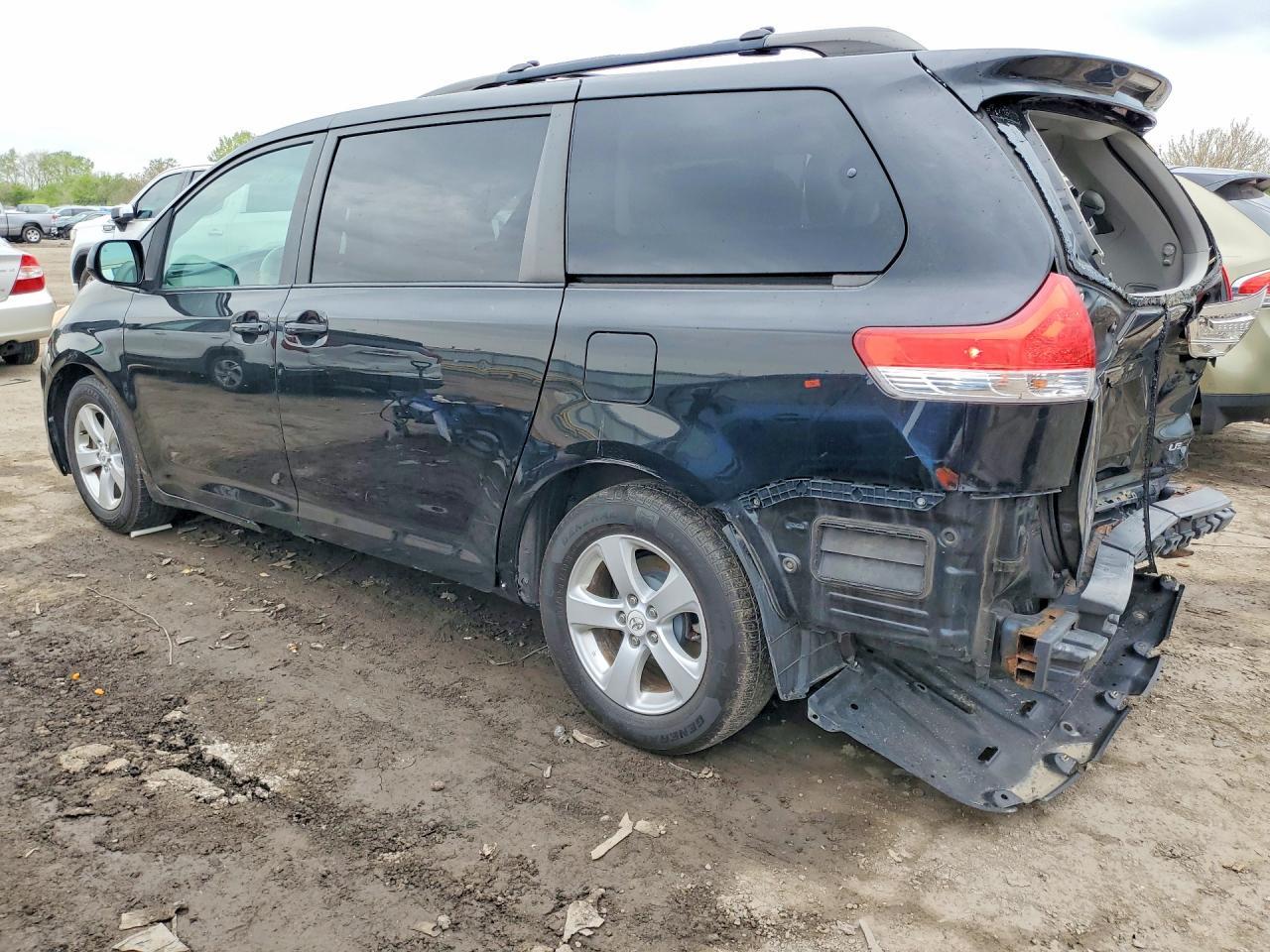 2011 TOYOTA SIENNA