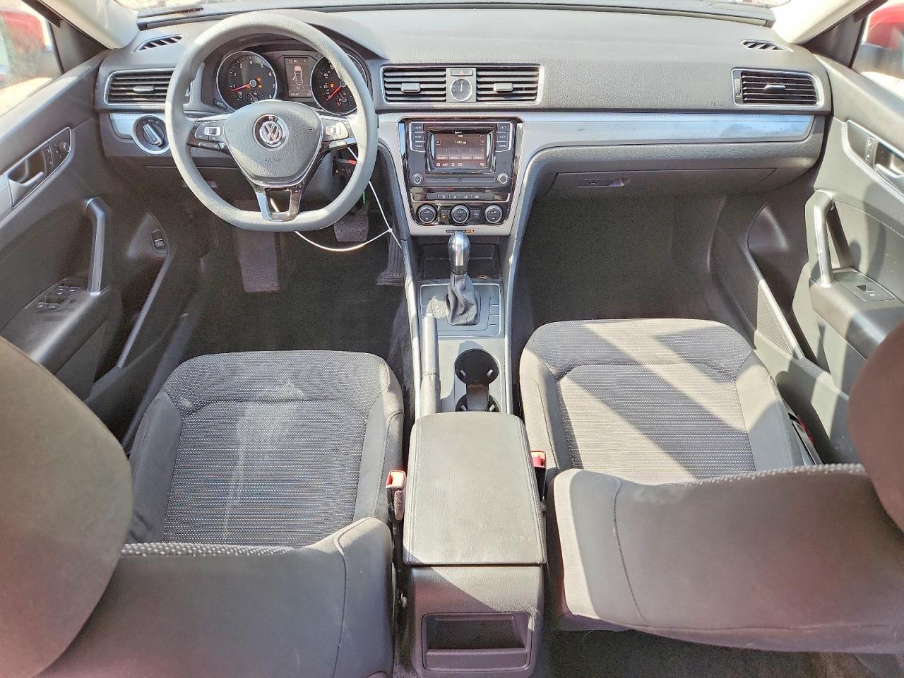 2016 VOLKSWAGEN Passat