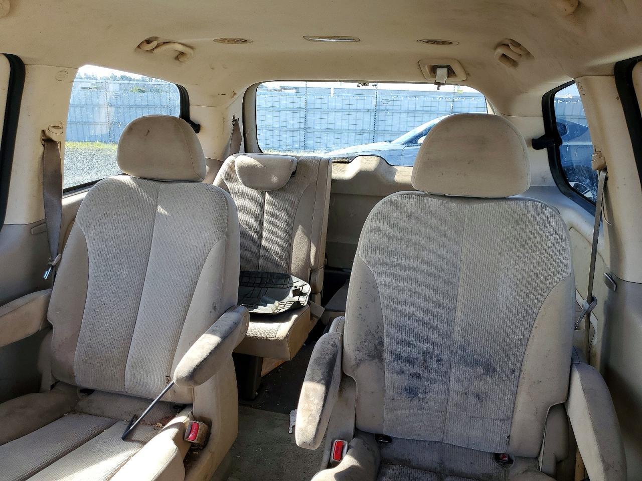 2011 KIA SEDONA