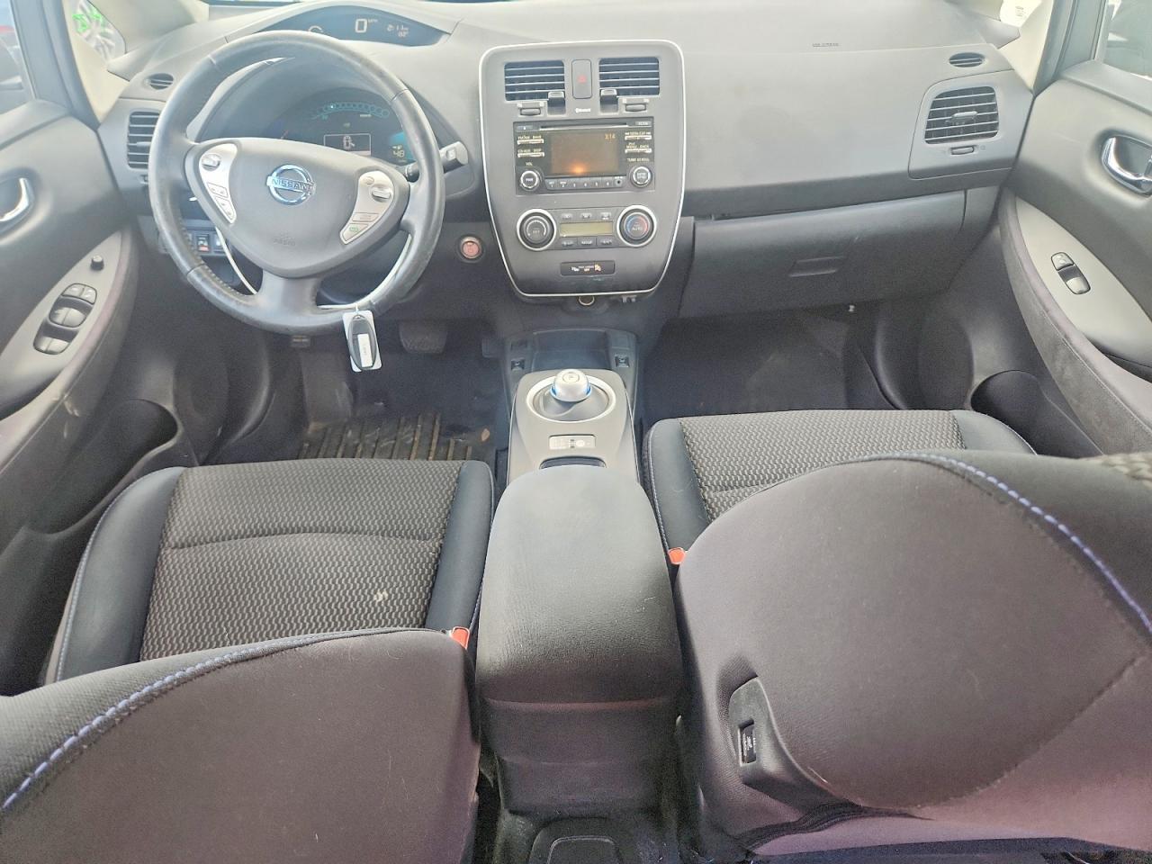 2015 NISSAN LEAF