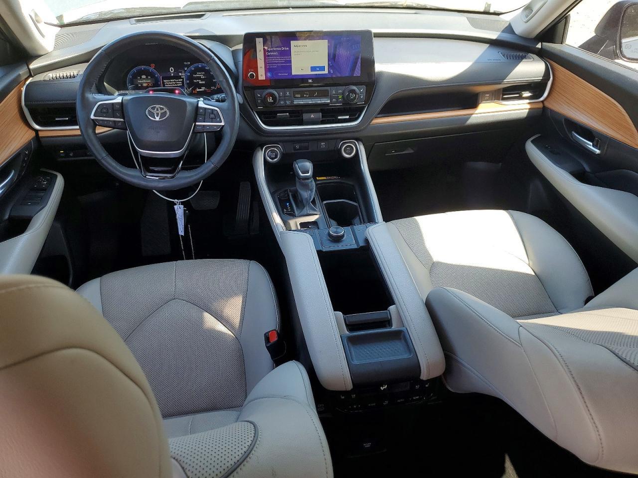 2024 TOYOTA HIGHLANDER