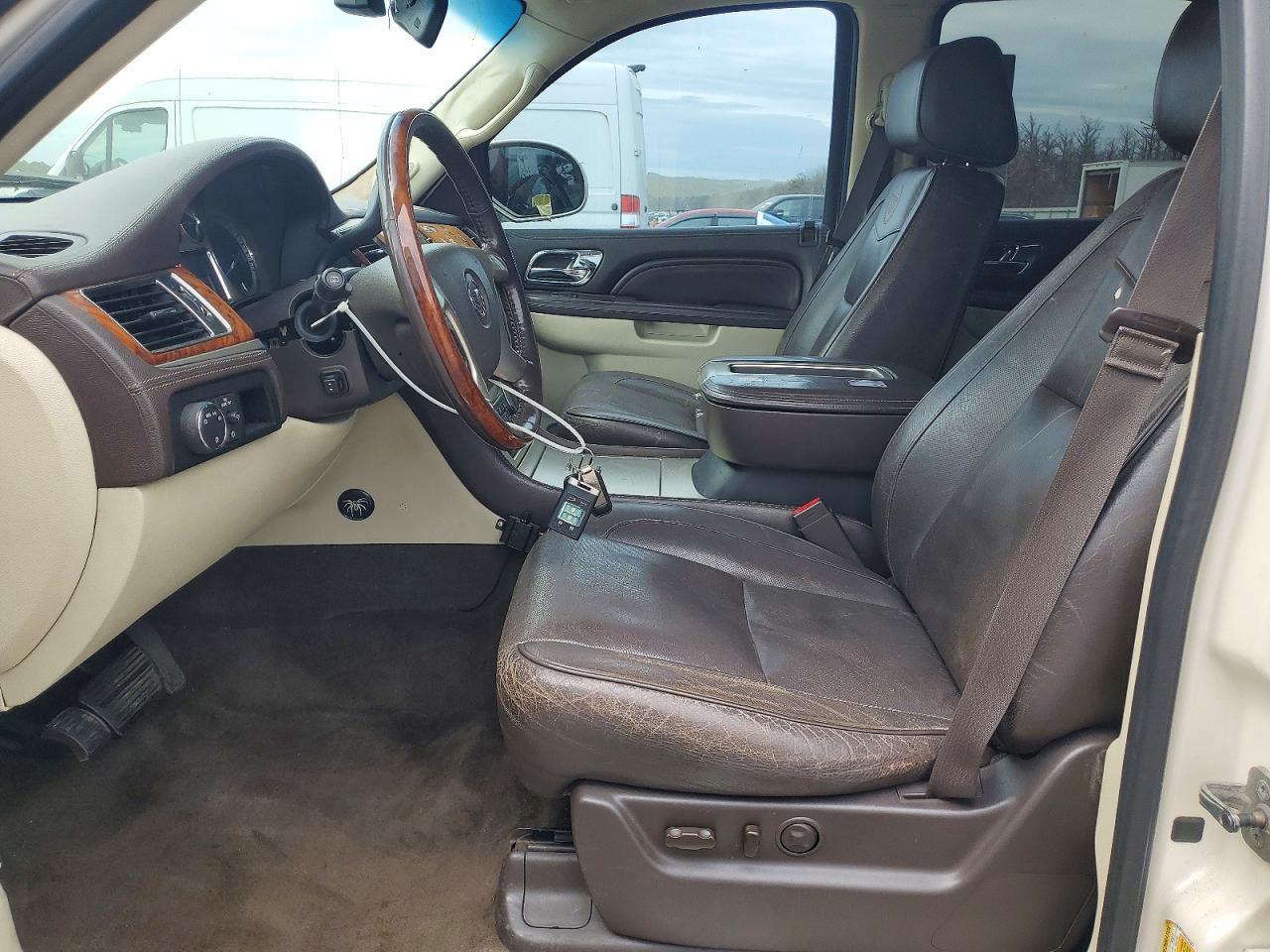 2011 CADILLAC ESCALADE