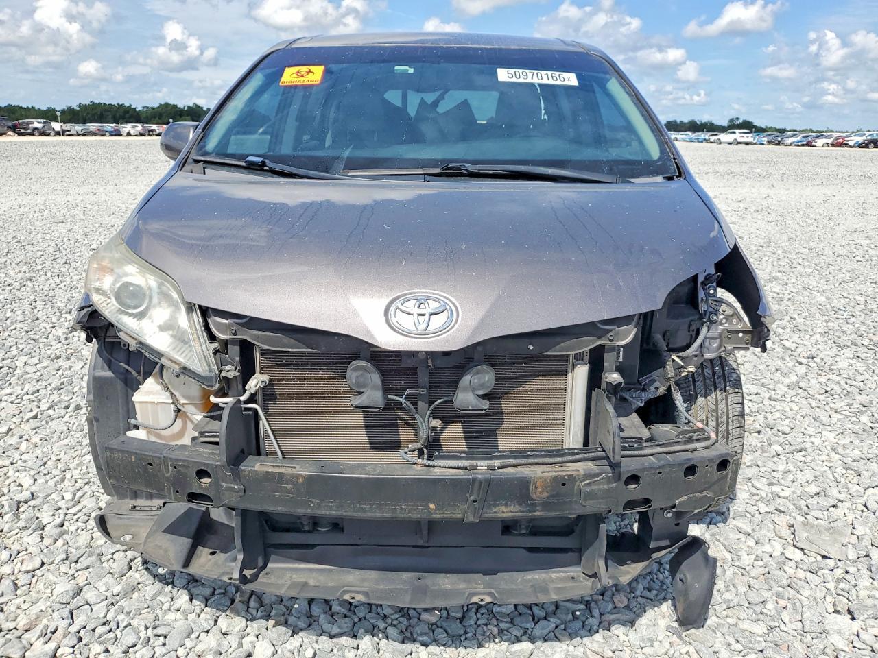 2016 TOYOTA SIENNA