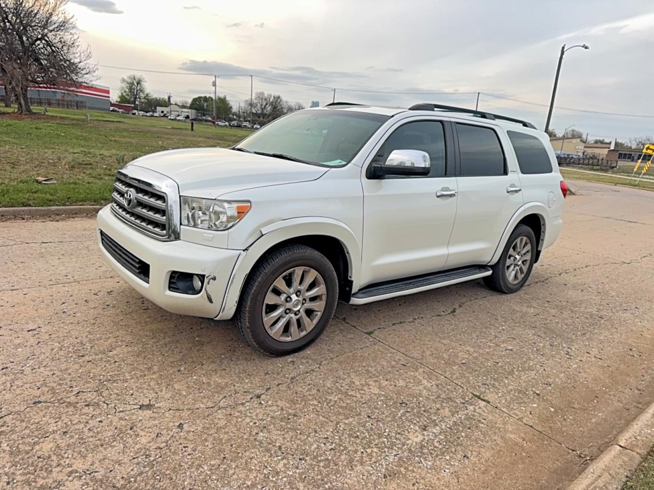 2014 TOYOTA Sequoia