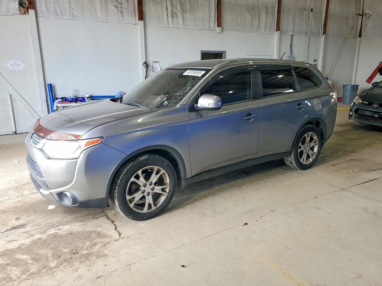 2015 MITSUBISHI outlander