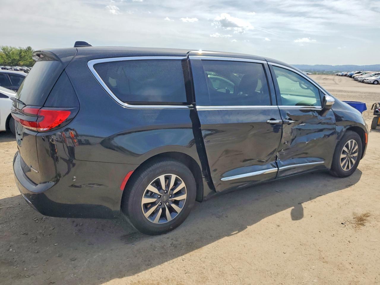 2023 CHRYSLER Pacifica
