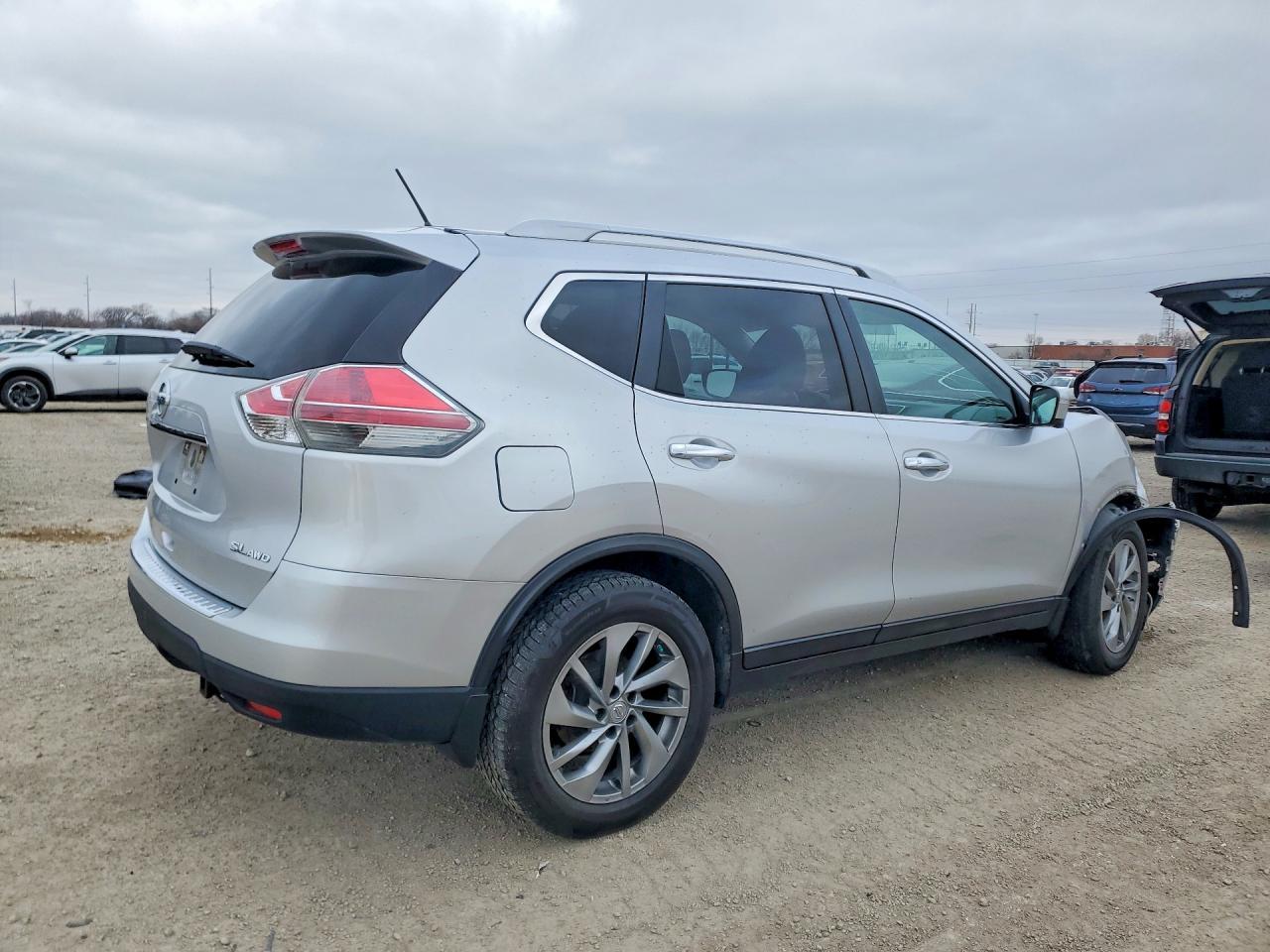 2015 NISSAN ROGUE