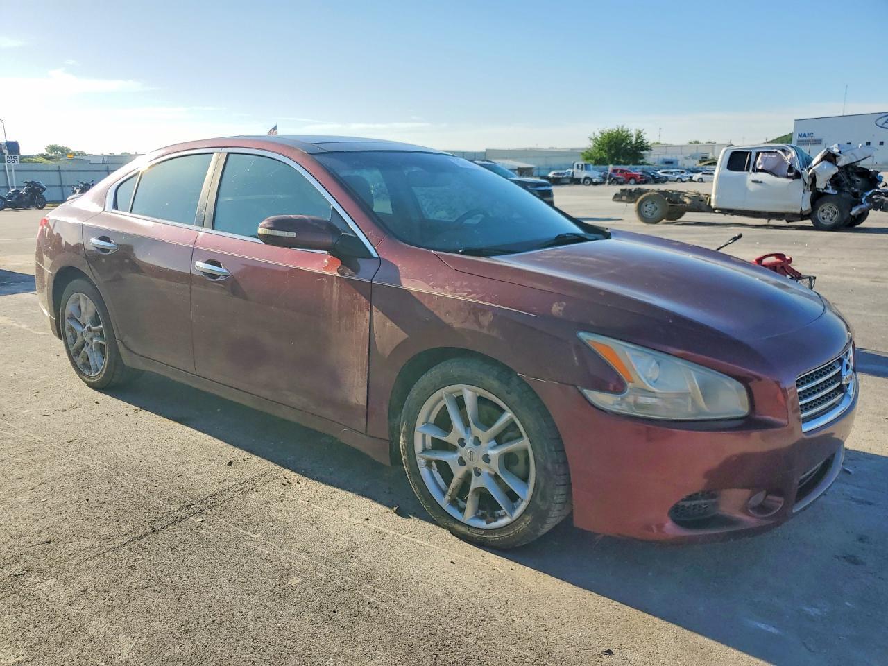 2011 NISSAN Maxima