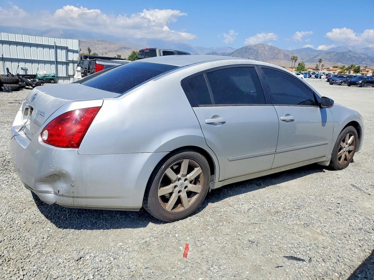 2004 NISSAN Maxima