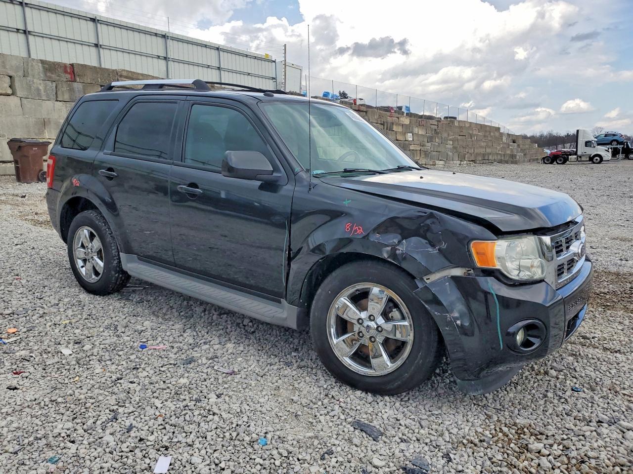 2011 FORD ESCAPE