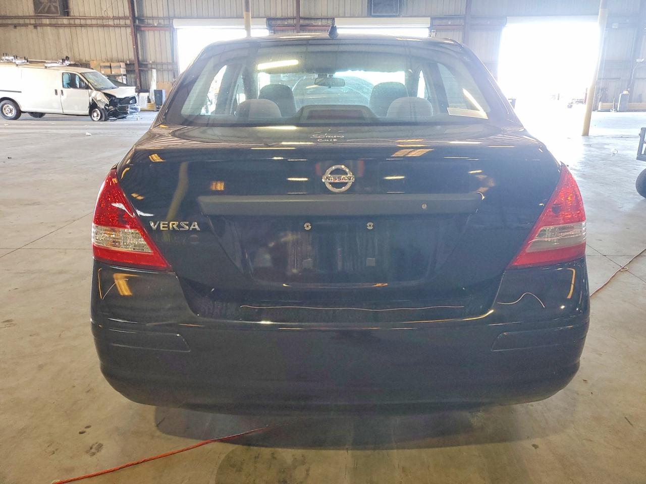 2011 NISSAN VERSA