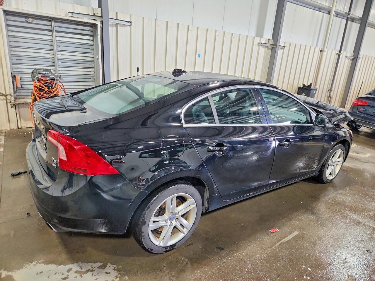 2015 VOLVO S60