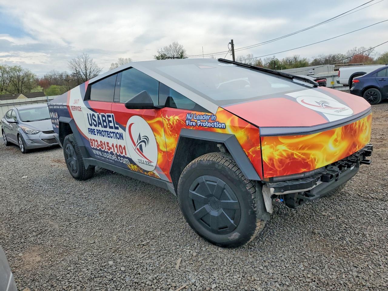 2024 TESLA Cybertruck