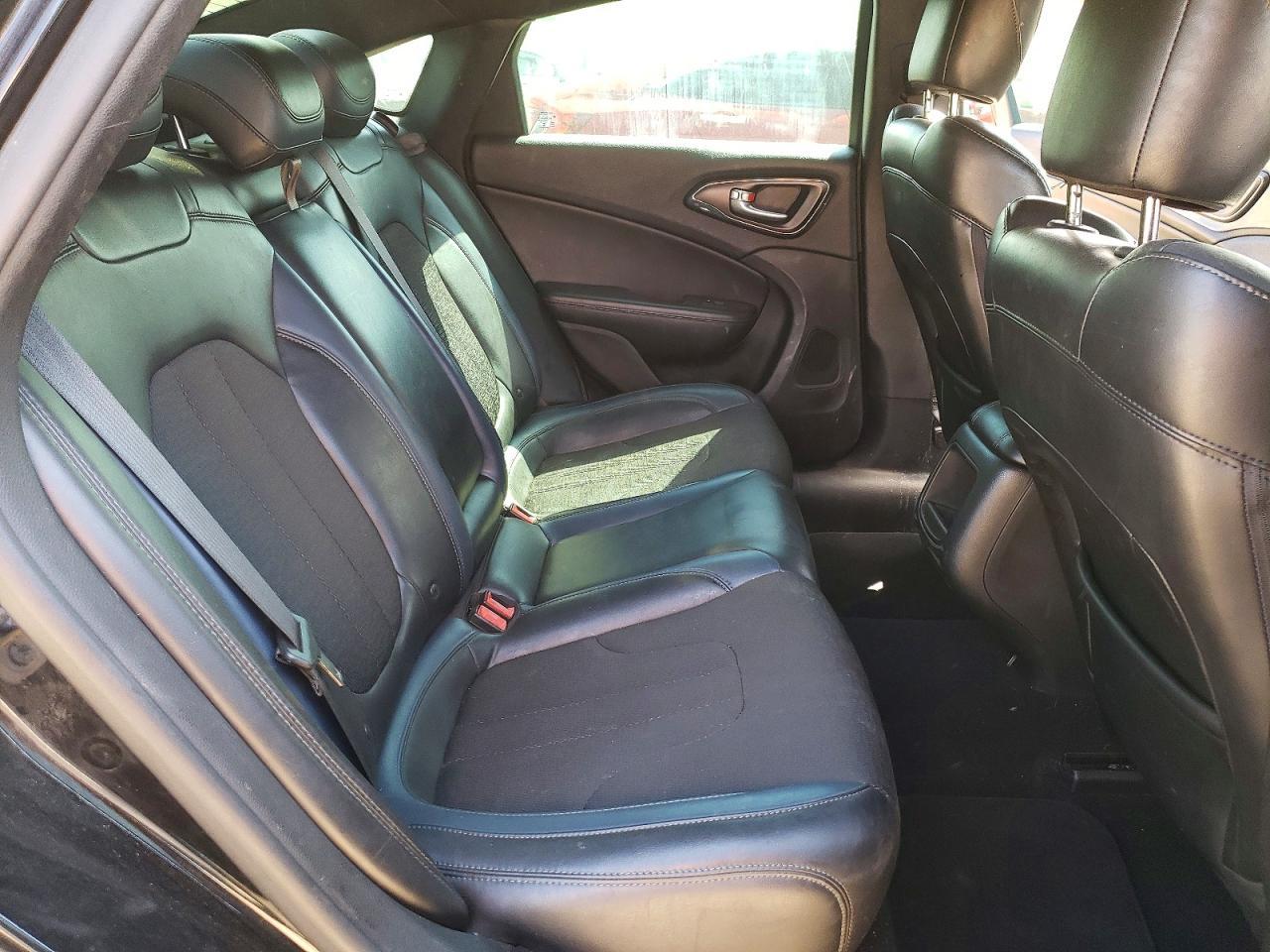 2015 CHRYSLER 200