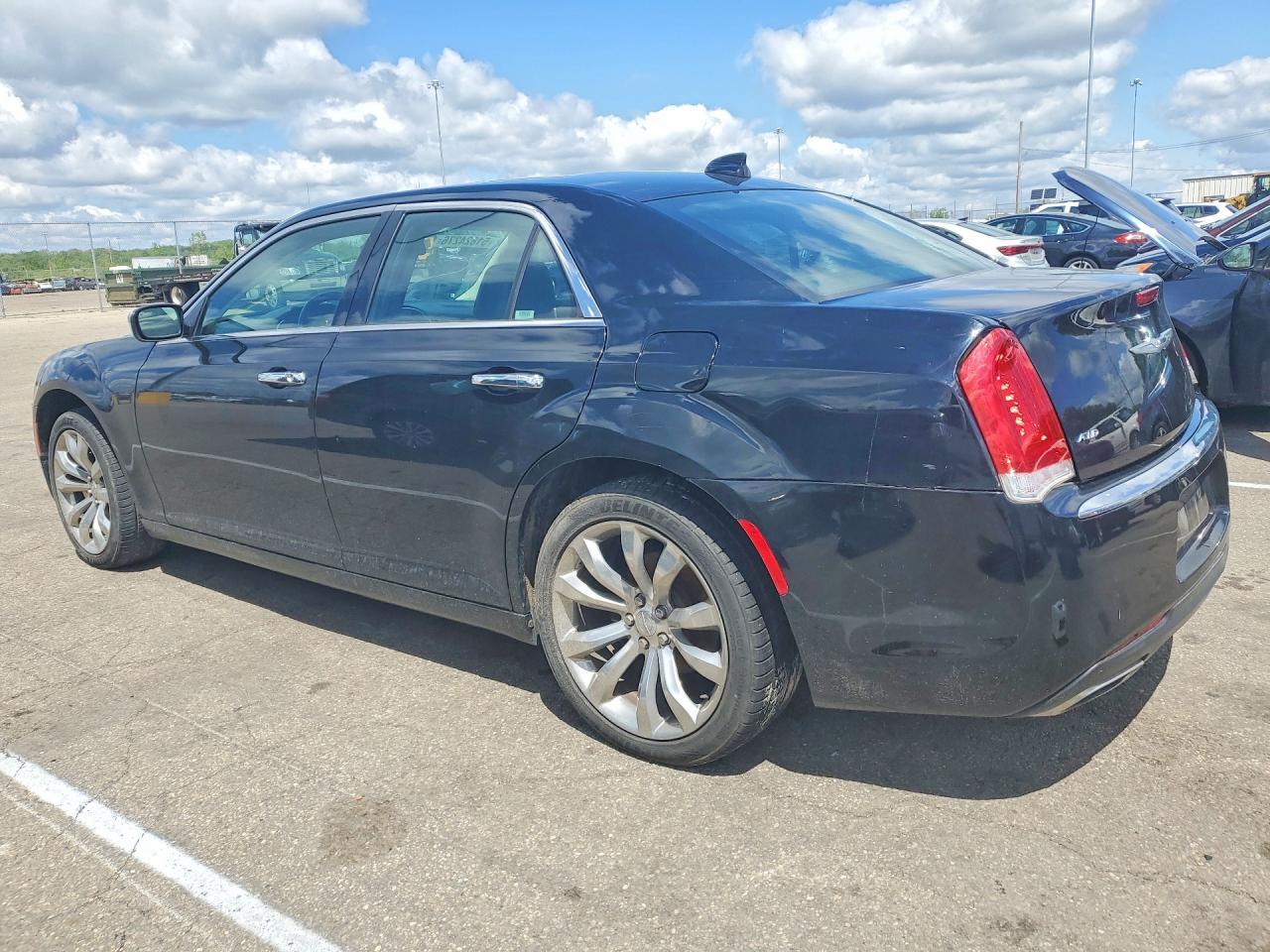 2019 CHRYSLER 300