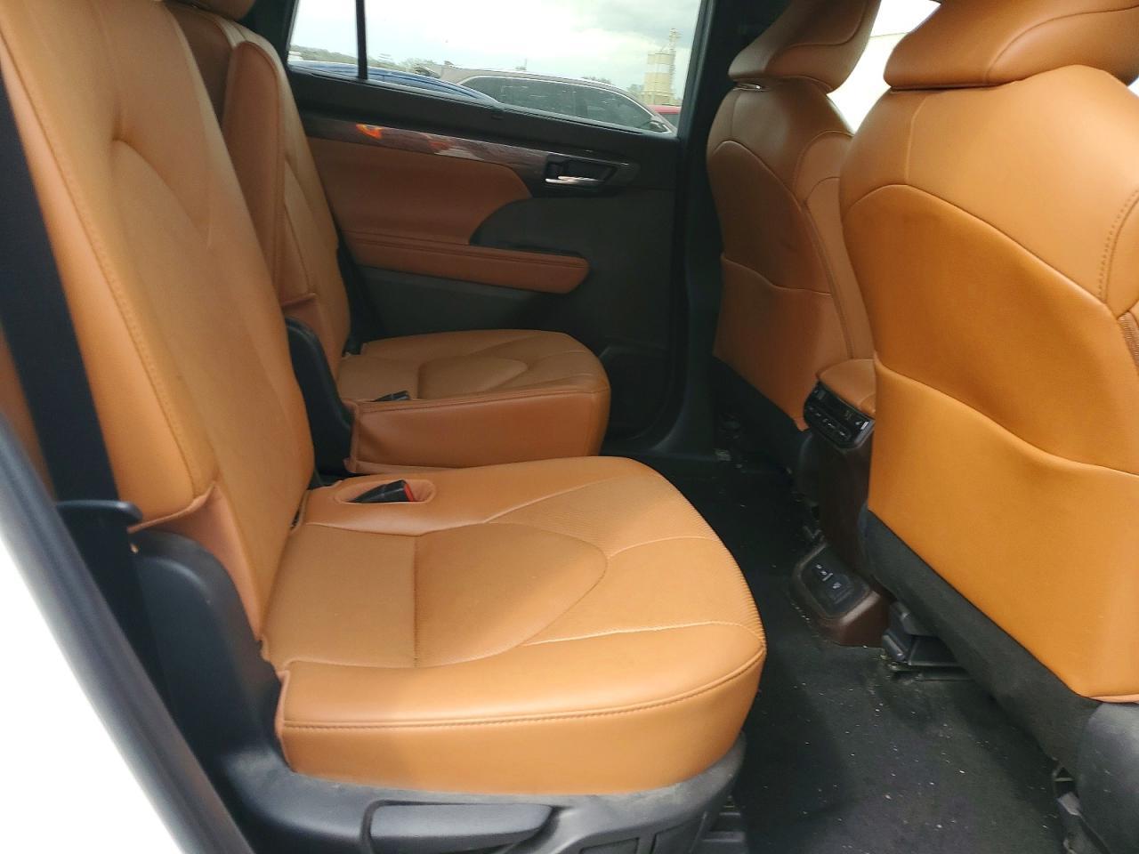 2022 TOYOTA HIGHLANDER