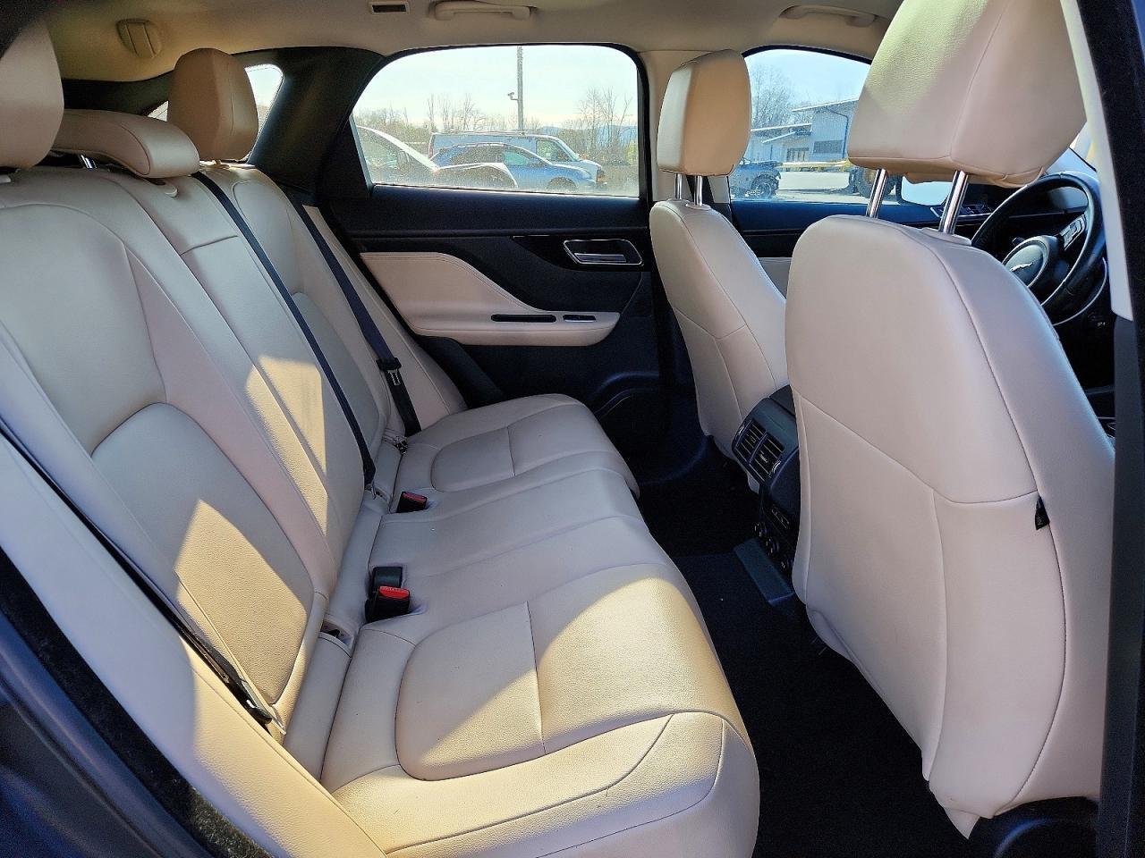 2017 JAGUAR F-Pace