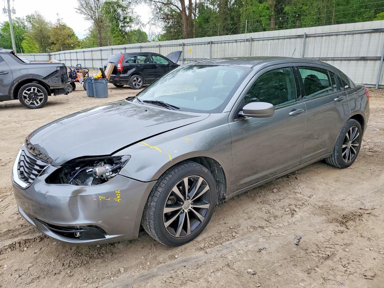 2013 CHRYSLER 200