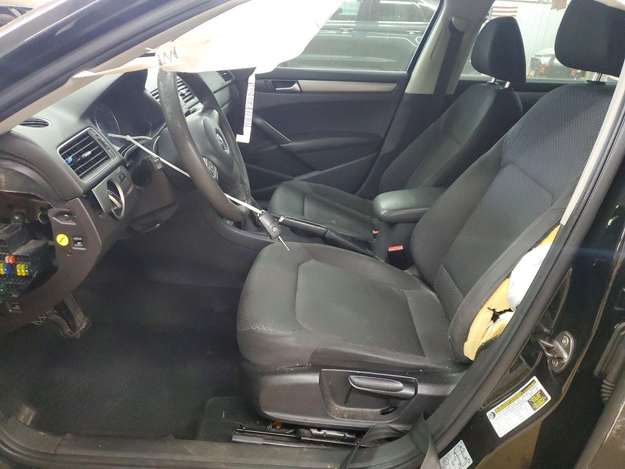 2012 VOLKSWAGEN Passat