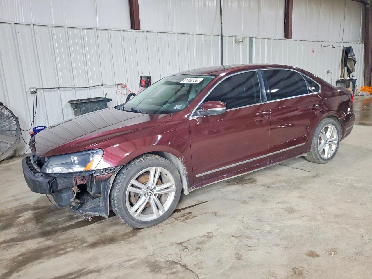 2012 VOLKSWAGEN Passat