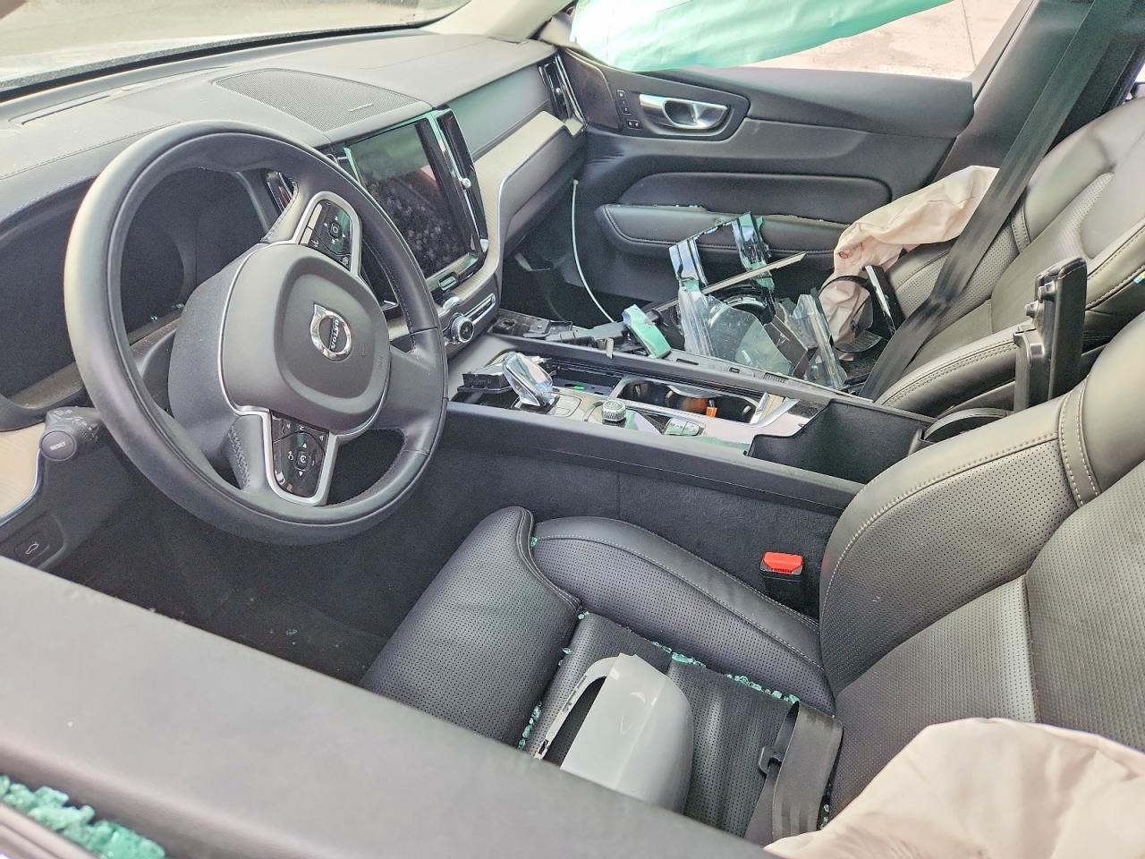 2022 VOLVO XC60