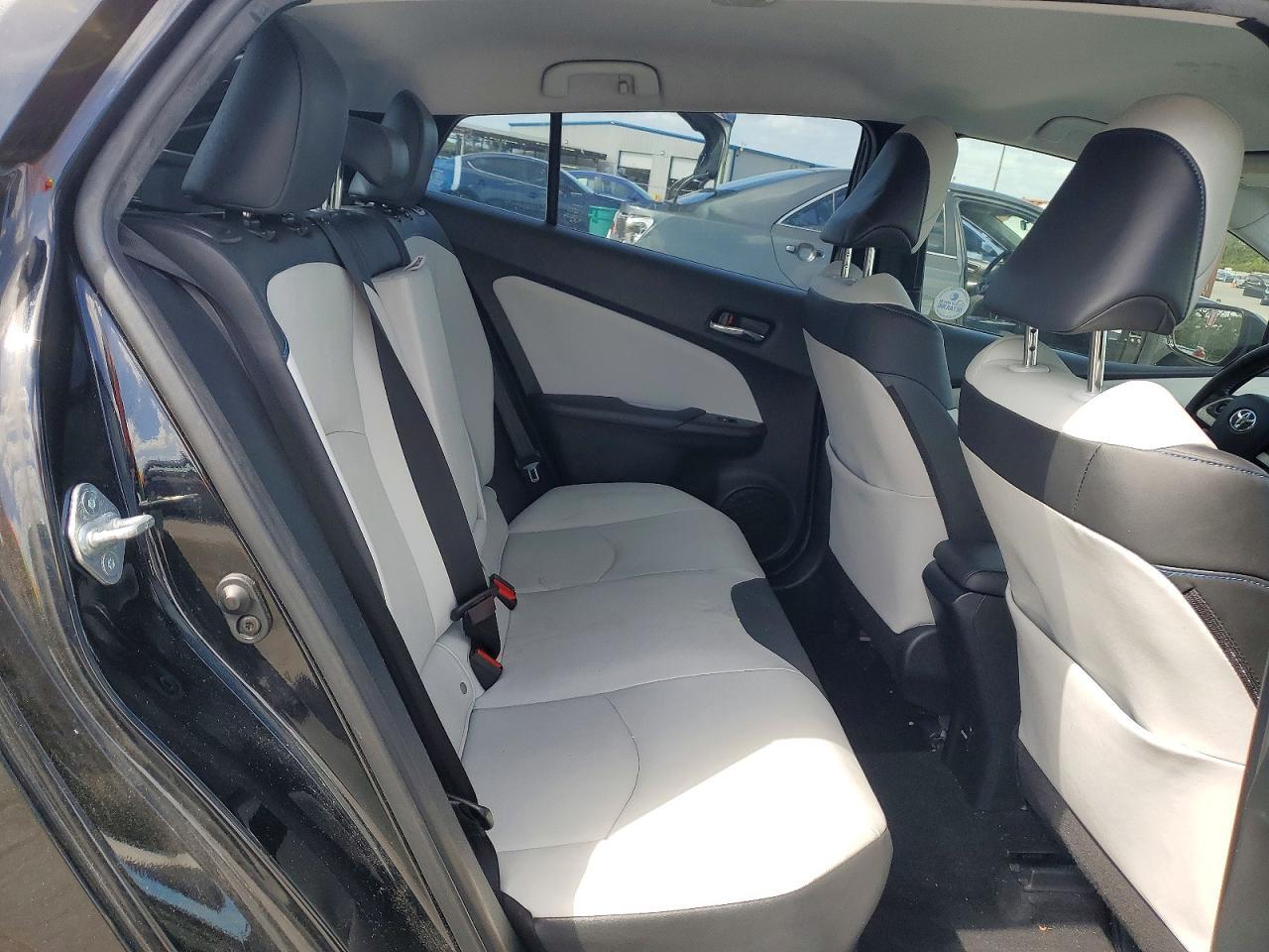 2017 TOYOTA PRIUS