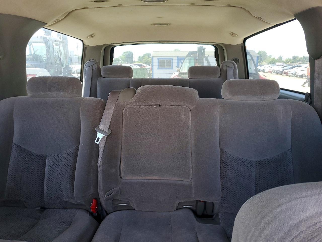 2004 CHEVROLET Suburban