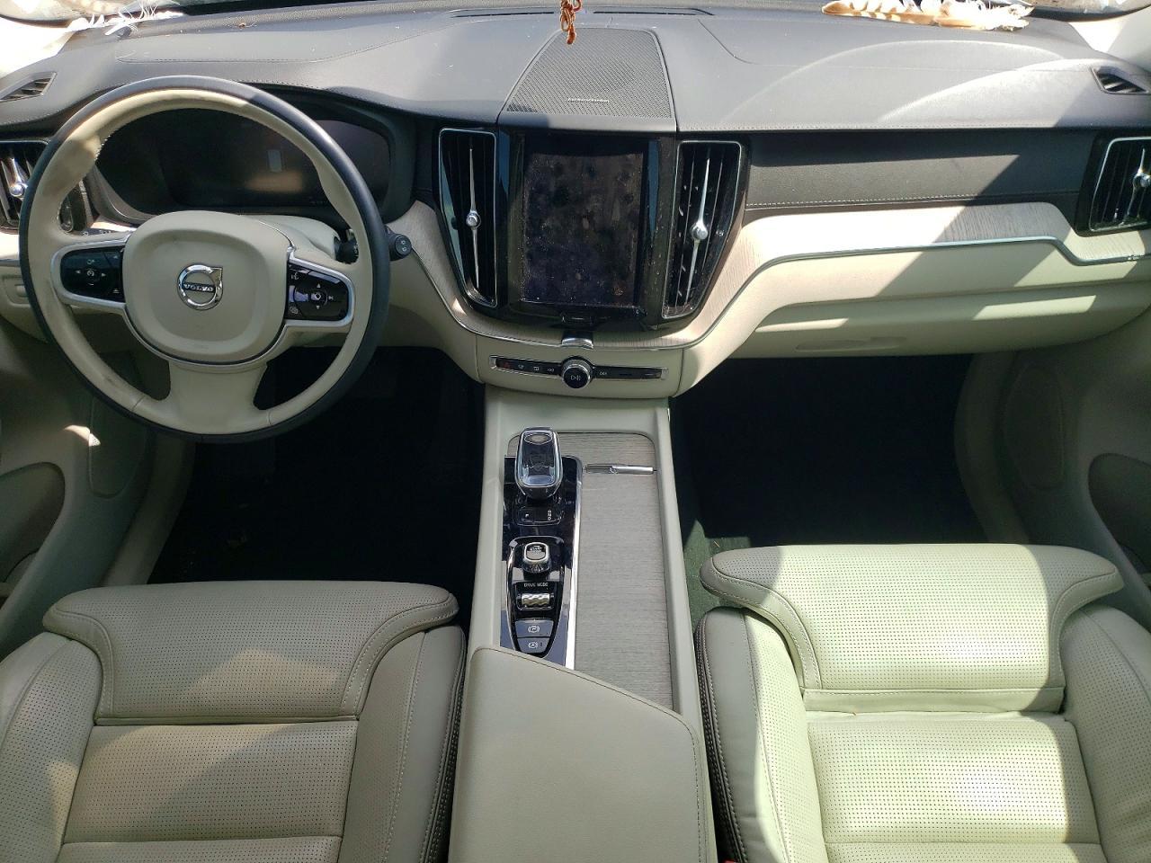 2021 VOLVO XC60