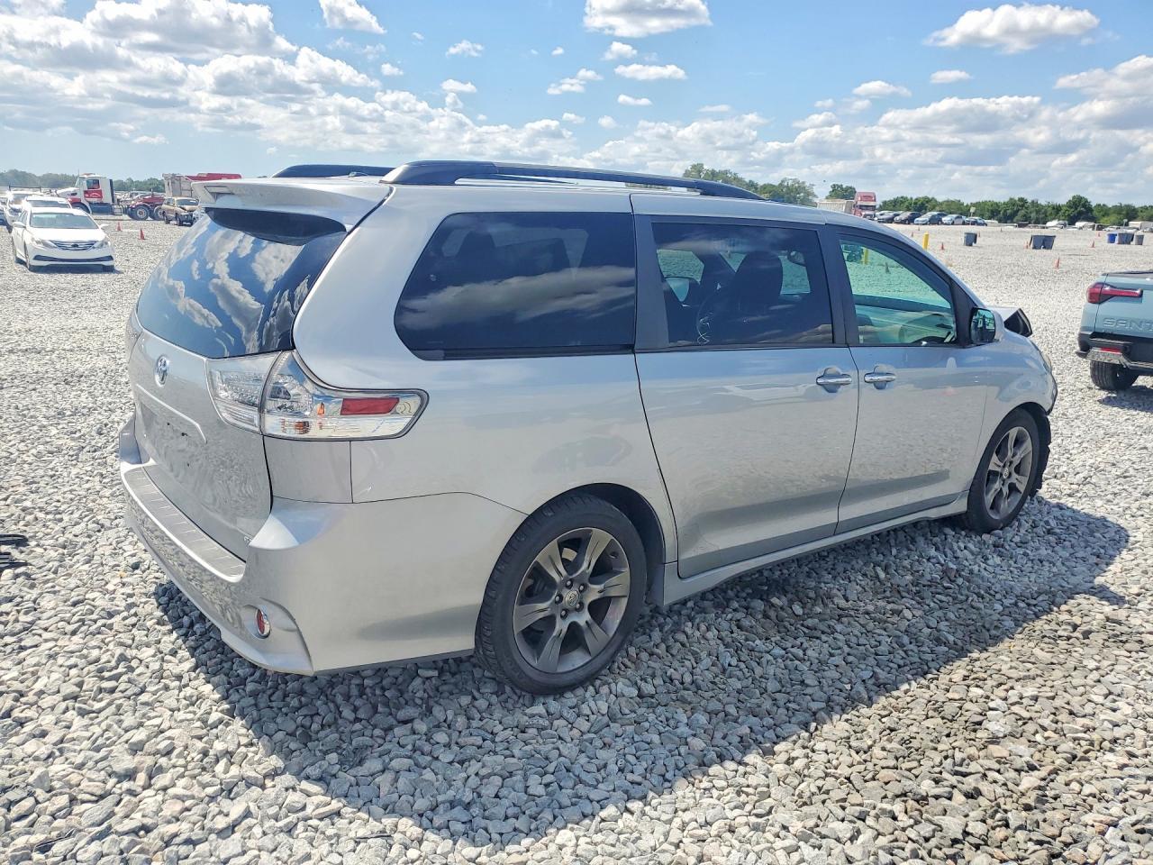 2015 TOYOTA SIENNA