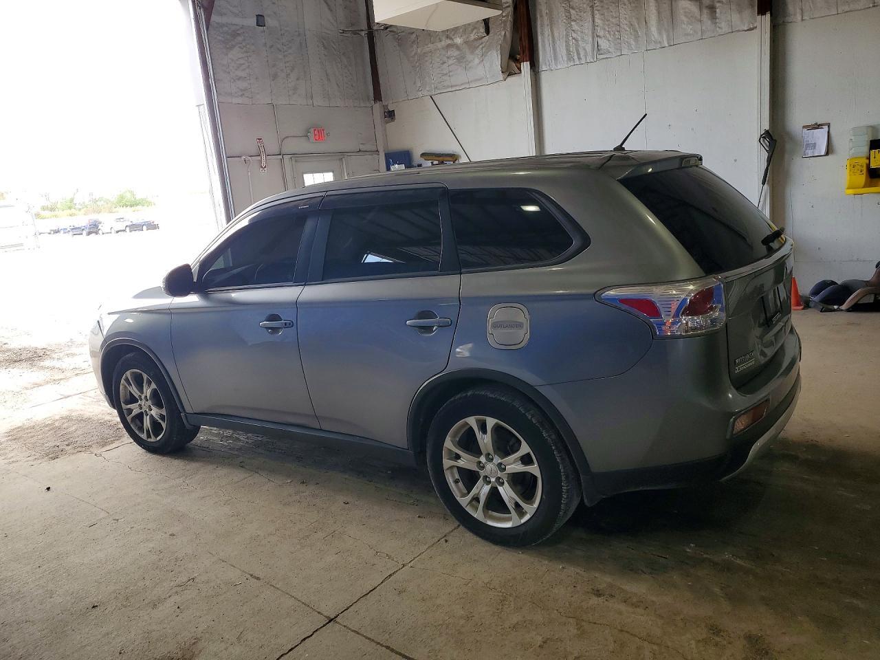 2015 MITSUBISHI outlander