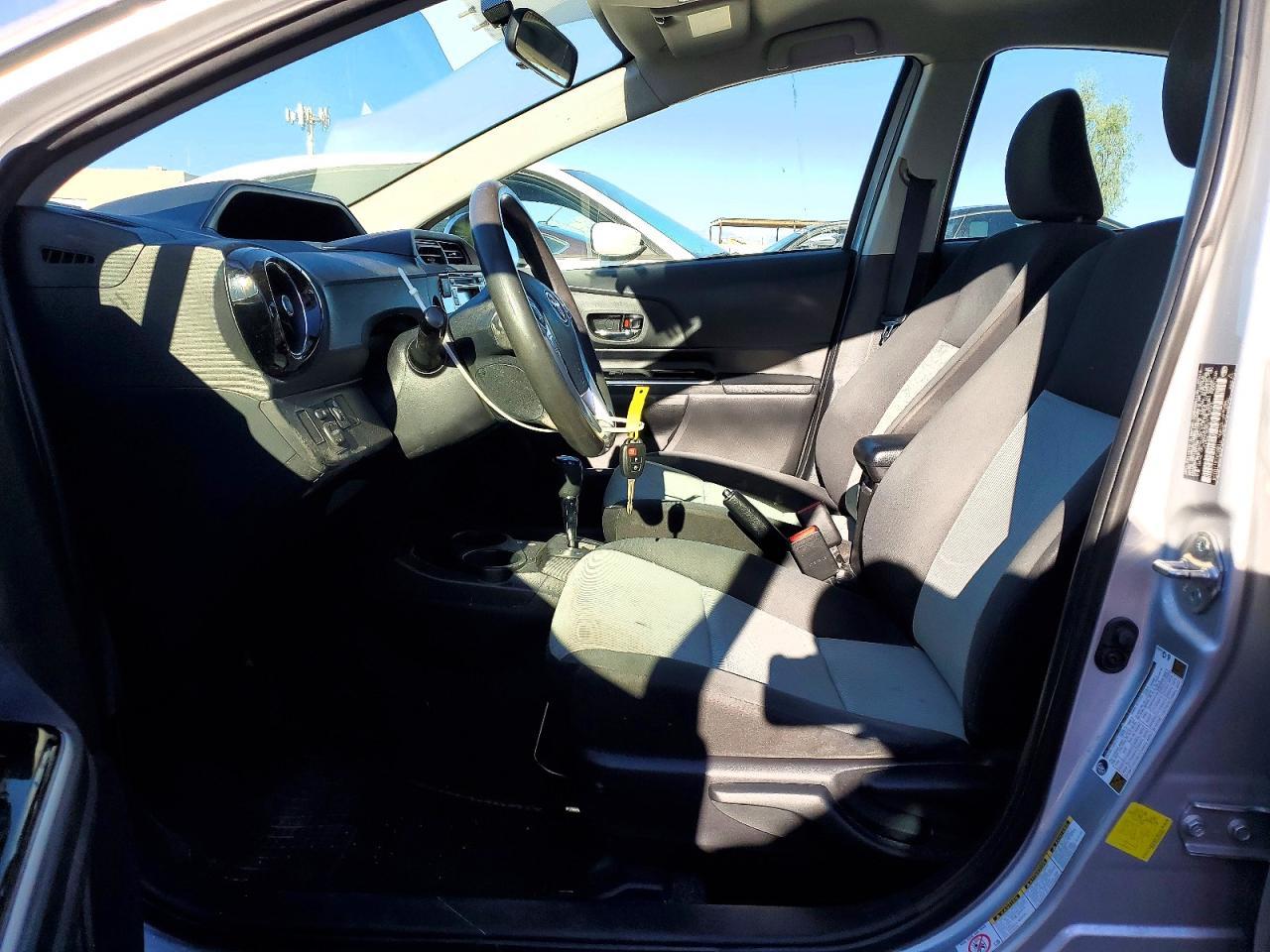 2016 TOYOTA Prius c
