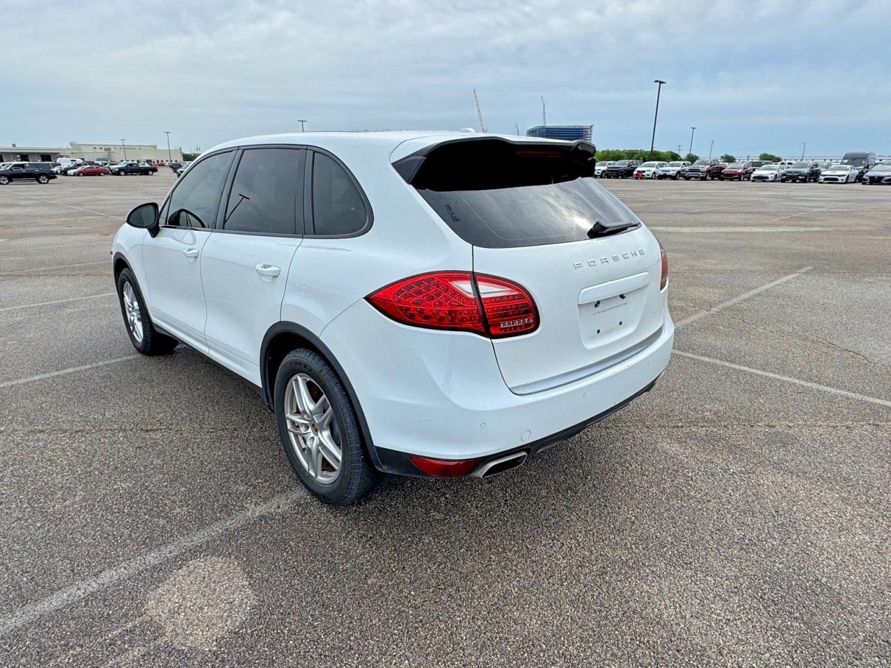 2014 PORSCHE CAYENNE