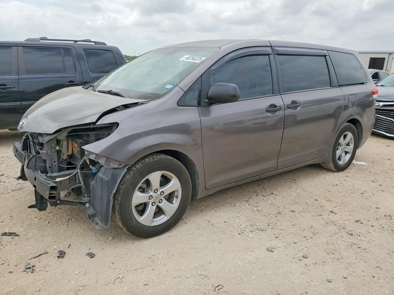 2013 TOYOTA SIENNA