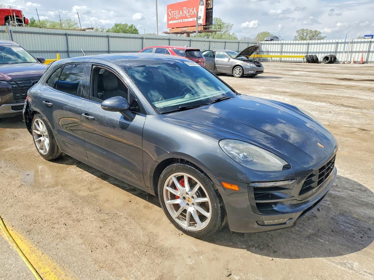 2017 PORSCHE Macan