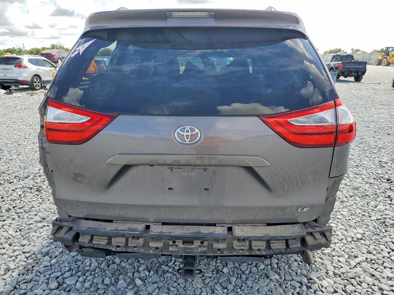 2016 TOYOTA SIENNA