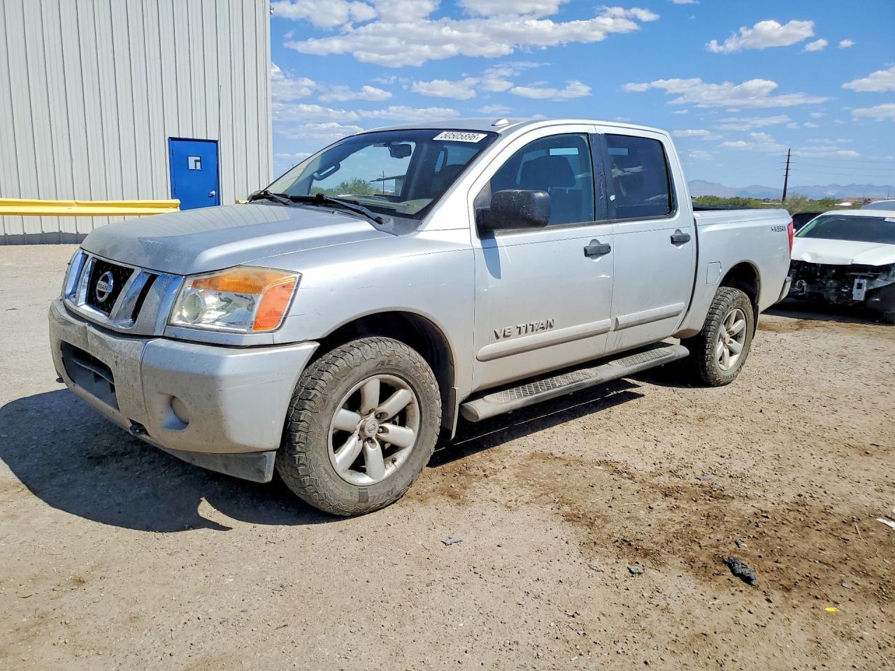 2014 NISSAN Titan