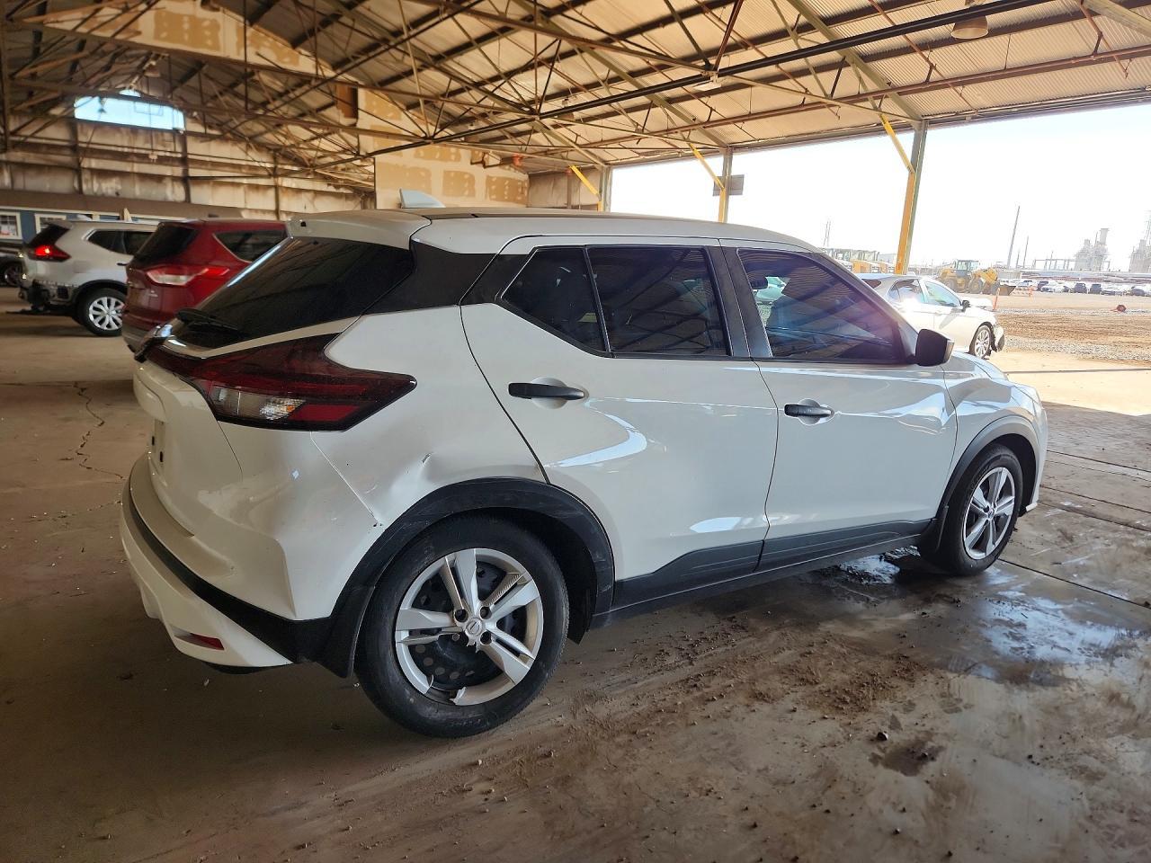 2024 NISSAN KICKS